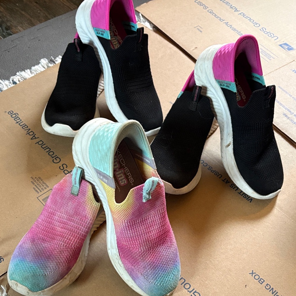 Skechers Slip-On Sneakers - Black & Pink + Tie-Dye Bundle
